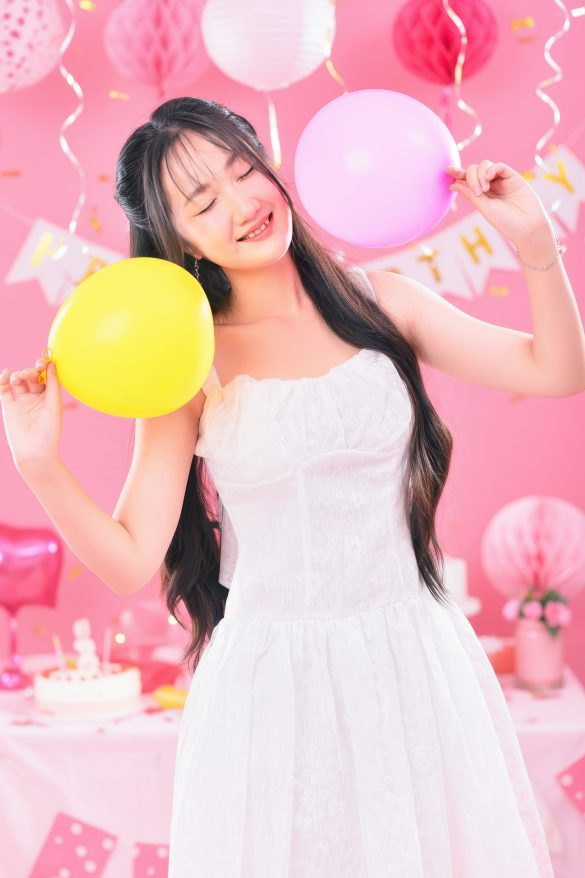 Anh sinh nhat 03 10 min 585x878 - Bộ ảnh sinh nhật em Linh tone hồng HOT TREND hiện nay