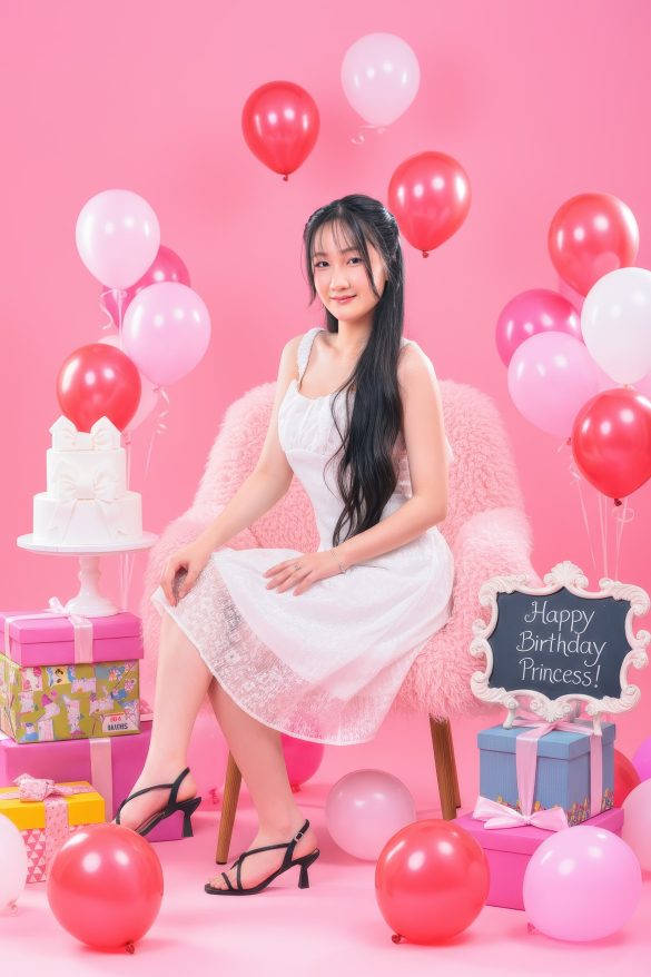 Anh sinh nhat 03 11 min 585x878 - Bộ ảnh sinh nhật em Linh tone hồng HOT TREND hiện nay