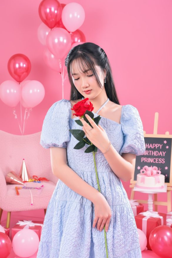 Anh sinh nhat 03 16 min 585x878 - Bảng giá & concept chụp ảnh sinh nhật đẹp tại Tp.HCM - HThao Studio