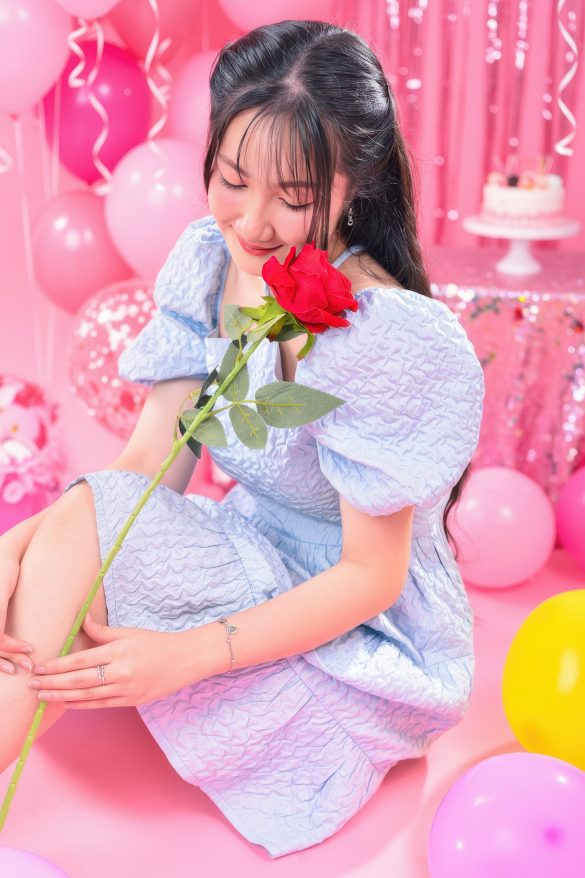 Anh sinh nhat 03 17 min 585x878 - Bộ ảnh sinh nhật em Linh tone hồng HOT TREND hiện nay