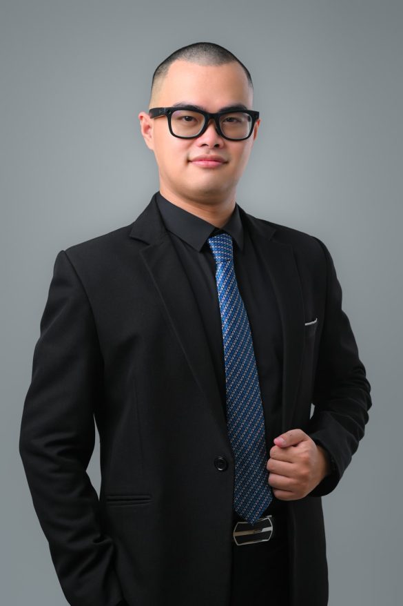 Anh giam doc 12 min 585x878 - 3 Concept chụp ảnh giám đốc chuyên nghiệp, sang trọng