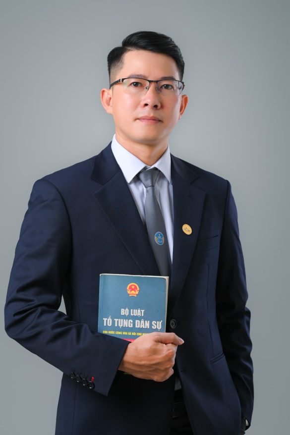 Concept Chụp Ảnh Luật Sư Chuyên Nghiệp: Nâng Tầm Uy Tín Cá Nhân Anh luat su 8 min 585x878 - Concept Chụp Ảnh Luật Sư Chuyên Nghiệp: Nâng Tầm Uy Tín Cá Nhân