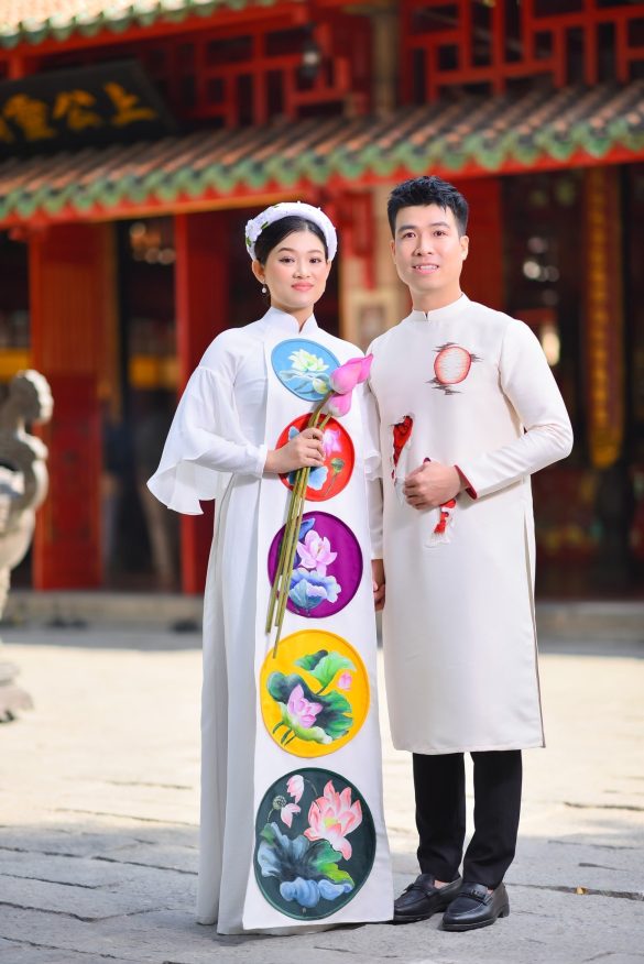 ao dai co 2 min 585x876 - B&aacute;o gi&aacute; chụp ảnh couple