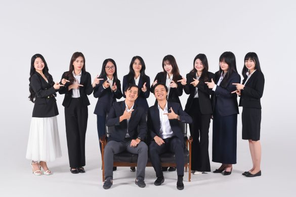 Anh 118 585x390 - Dịch vụ chụp ảnh tập thể c&ocirc;ng ty chuy&ecirc;n nghiệp tại Tp.HCM &ndash; HThao Studio