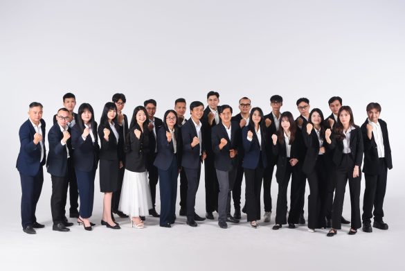 Anh 54 585x391 - Dịch vụ chụp ảnh tập thể c&ocirc;ng ty chuy&ecirc;n nghiệp tại Tp.HCM &ndash; HThao Studio