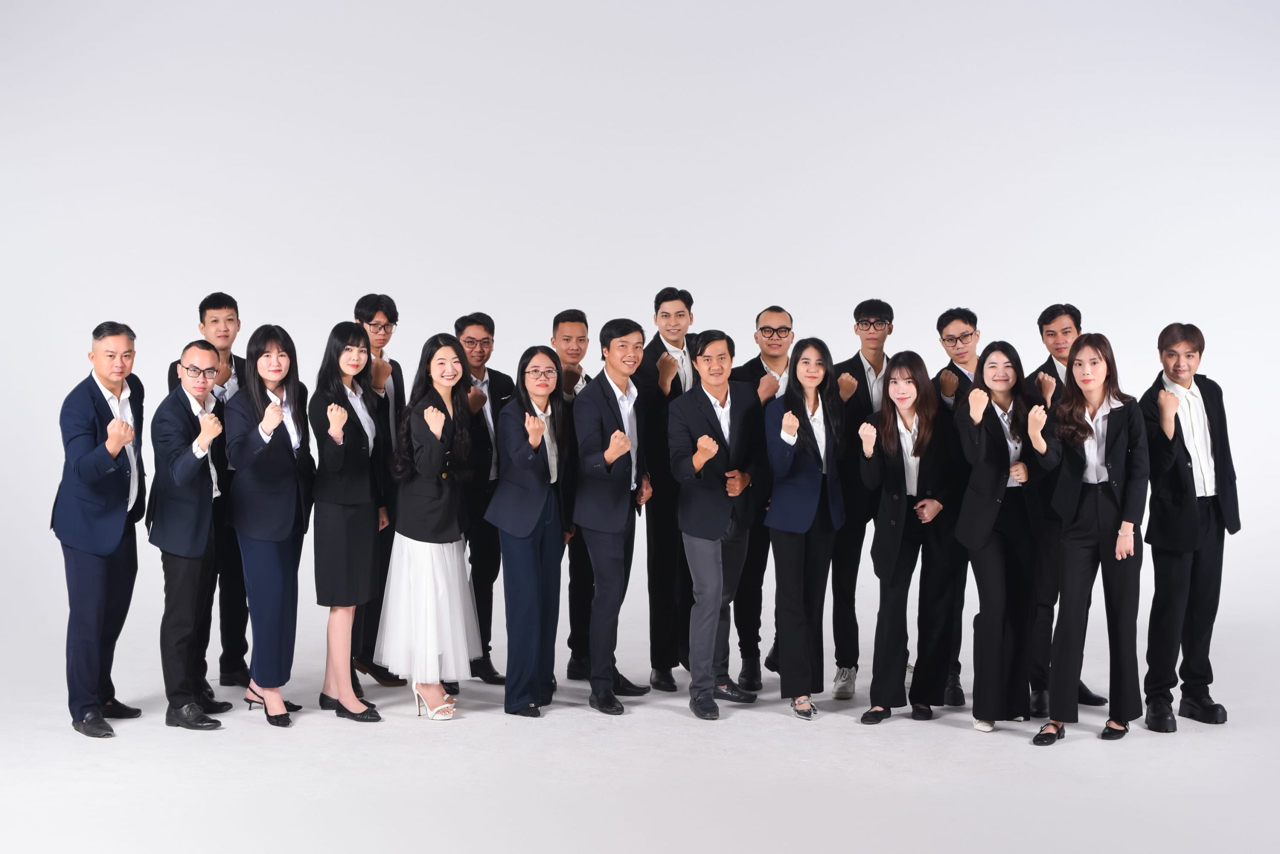 Anh 54 scaled - Dịch vụ chụp ảnh tập thể c&ocirc;ng ty chuy&ecirc;n nghiệp tại Tp.HCM &ndash; HThao Studio