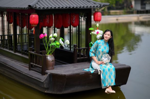 Anh ao dai tet min 23 585x389 - Album &aacute;o d&agrave;i tết truyền thống chụp tại quận 9 đẹp, ấn tượng