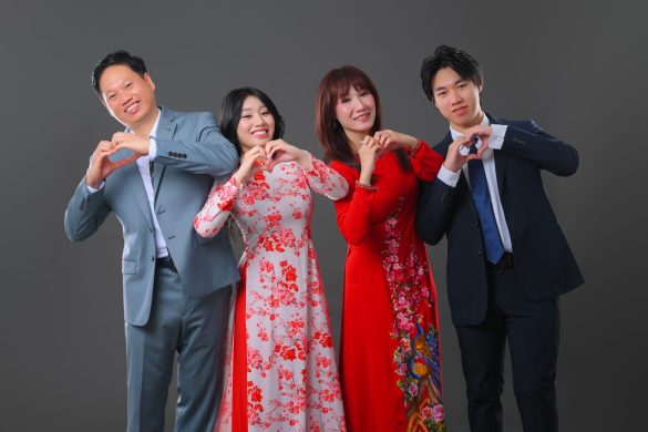 Anh  4 585x390 - Album ảnh chụp gia đ&igrave;nh 4 người phong c&aacute;ch vui nhộn tại HThao Studio