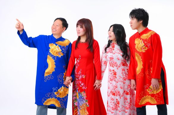 Anh  6 585x389 - Album ảnh chụp gia đ&igrave;nh 4 người phong c&aacute;ch vui nhộn tại HThao Studio