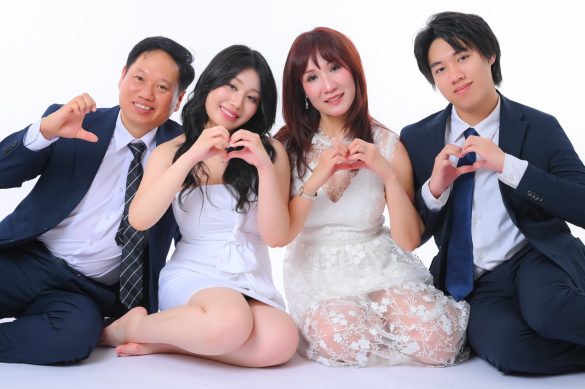 Anh  9 585x389 - Album ảnh chụp gia đ&igrave;nh 4 người phong c&aacute;ch vui nhộn tại HThao Studio