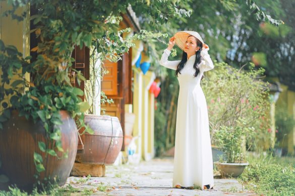Bộ ảnh áo dài vintage đầy chất thơ tại Bảo tàng Áo dài Anh 10 585x390 - Bộ ảnh áo dài vintage đầy chất thơ tại Bảo tàng Áo dài