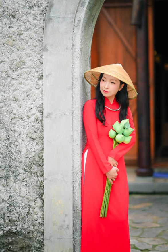 Bộ ảnh áo dài vintage đầy chất thơ tại Bảo tàng Áo dài Anh 13 585x878 - Bộ ảnh áo dài vintage đầy chất thơ tại Bảo tàng Áo dài