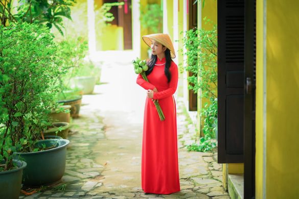 Bộ ảnh áo dài vintage đầy chất thơ tại Bảo tàng Áo dài Anh 14 585x390 - Bộ ảnh áo dài vintage đầy chất thơ tại Bảo tàng Áo dài