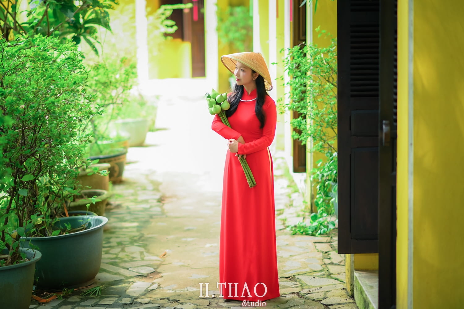 Bộ ảnh áo dài vintage đầy chất thơ tại Bảo tàng Áo dài Anh 14 - Bộ ảnh áo dài vintage đầy chất thơ tại Bảo tàng Áo dài