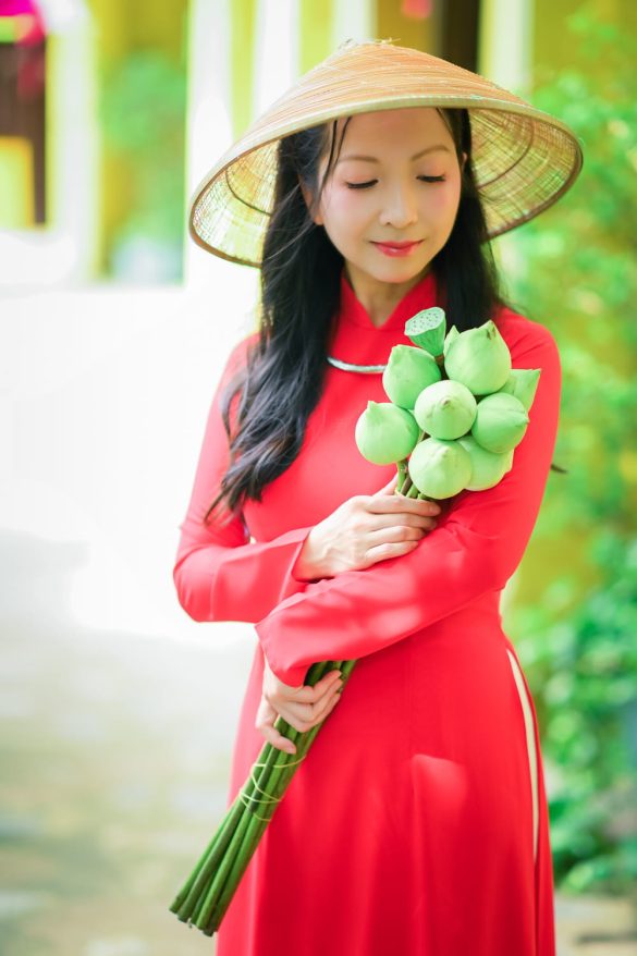 Bộ ảnh áo dài vintage đầy chất thơ tại Bảo tàng Áo dài Anh 15 585x878 - Bộ ảnh áo dài vintage đầy chất thơ tại Bảo tàng Áo dài