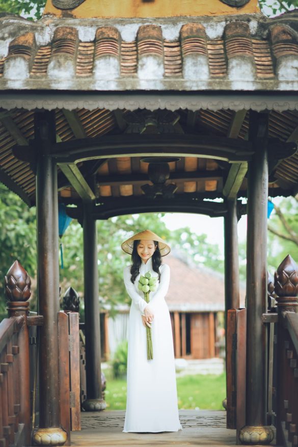 Bộ ảnh áo dài vintage đầy chất thơ tại Bảo tàng Áo dài Anh 6 585x878 - Bộ ảnh áo dài vintage đầy chất thơ tại Bảo tàng Áo dài