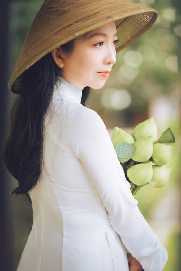 Bộ ảnh áo dài vintage đầy chất thơ tại Bảo tàng Áo dài Anh 7 585x878 - Bộ ảnh áo dài vintage đầy chất thơ tại Bảo tàng Áo dài